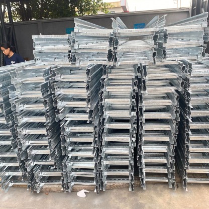 รางไฟวายเวย์ ชลบุรี - โรงงานผลิตเสาไฟโซล่าเซลล์ แคลมป์ยึดแผงโซล่าเซลล์